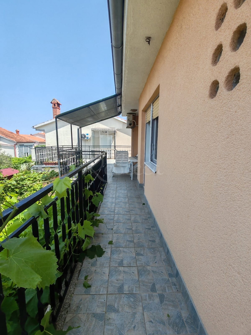 Štinjan, casa indipendente con 2 appartamenti e un ulteriore appartamento, a 970 m dal mare