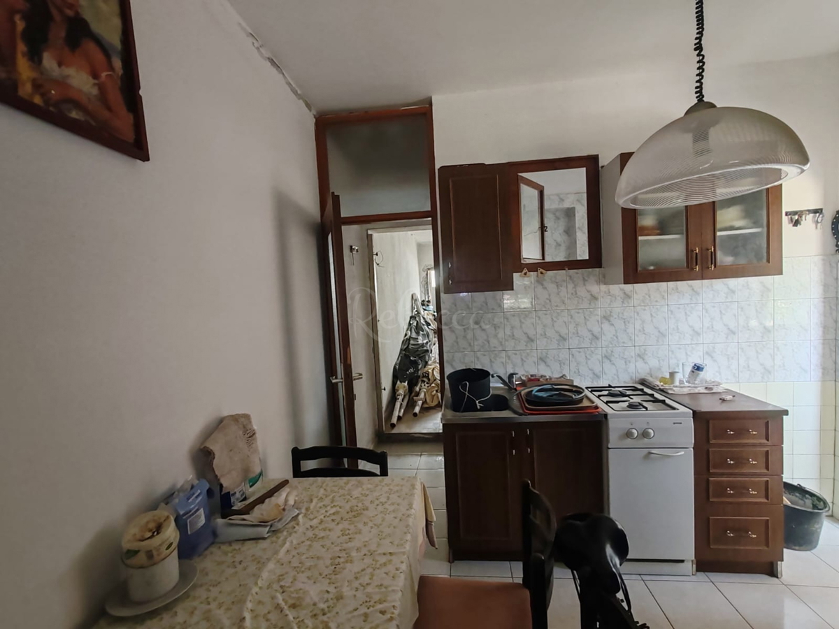 Štinjan, casa indipendente con 2 appartamenti e un ulteriore appartamento, a 970 m dal mare