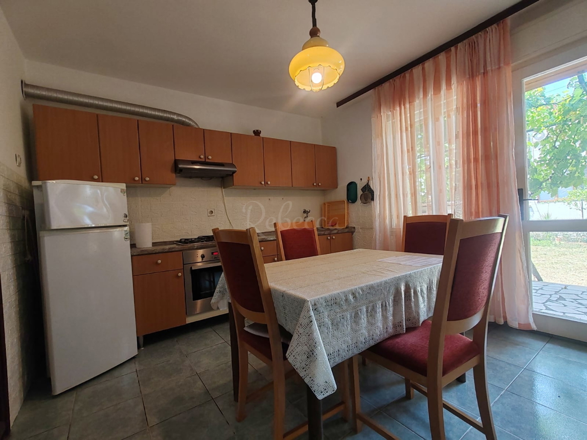 Štinjan, casa indipendente con 2 appartamenti e un ulteriore appartamento, a 970 m dal mare
