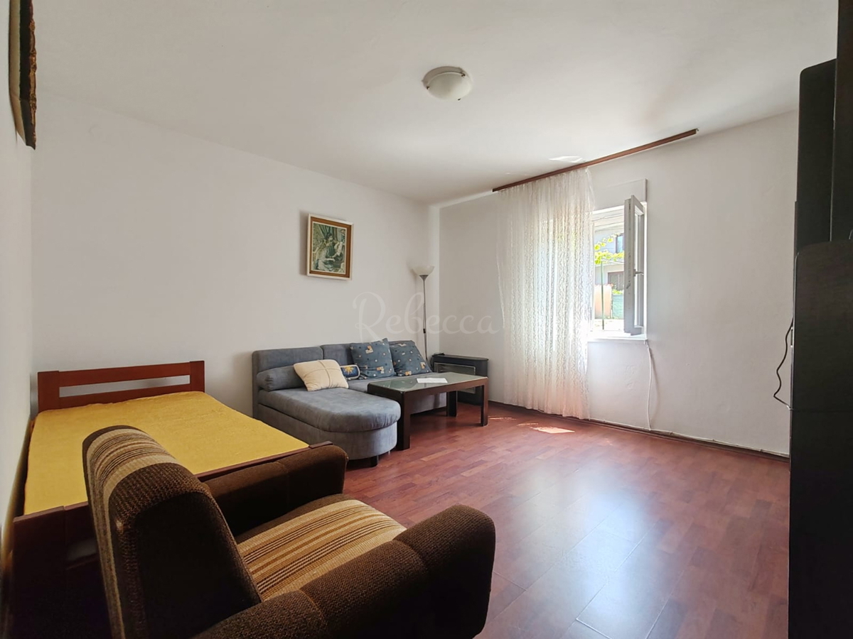Štinjan, casa indipendente con 2 appartamenti e un ulteriore appartamento, a 970 m dal mare