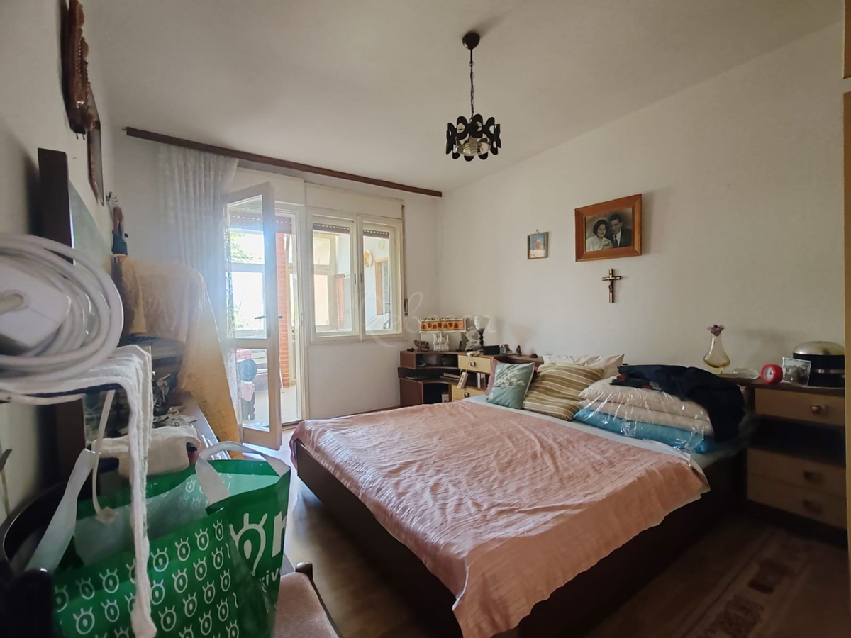 Štinjan, casa indipendente con 2 appartamenti e un ulteriore appartamento, a 970 m dal mare
