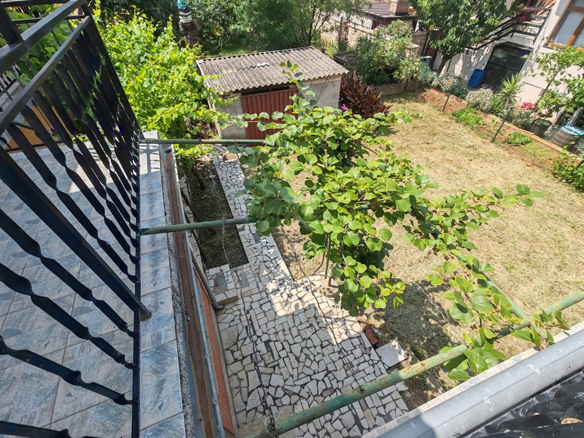 Štinjan, casa indipendente con 2 appartamenti e un ulteriore appartamento, a 970 m dal mare