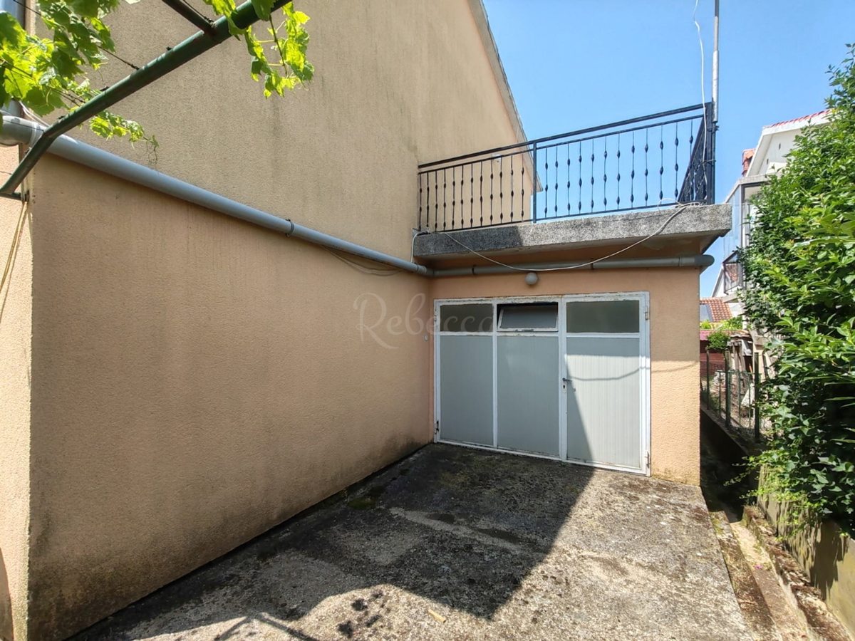 Štinjan, casa indipendente con 2 appartamenti e un ulteriore appartamento, a 970 m dal mare