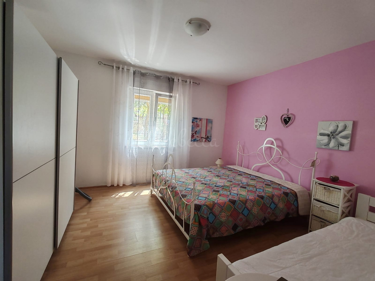 Štinjan, casa indipendente con 2 appartamenti e un ulteriore appartamento, a 970 m dal mare