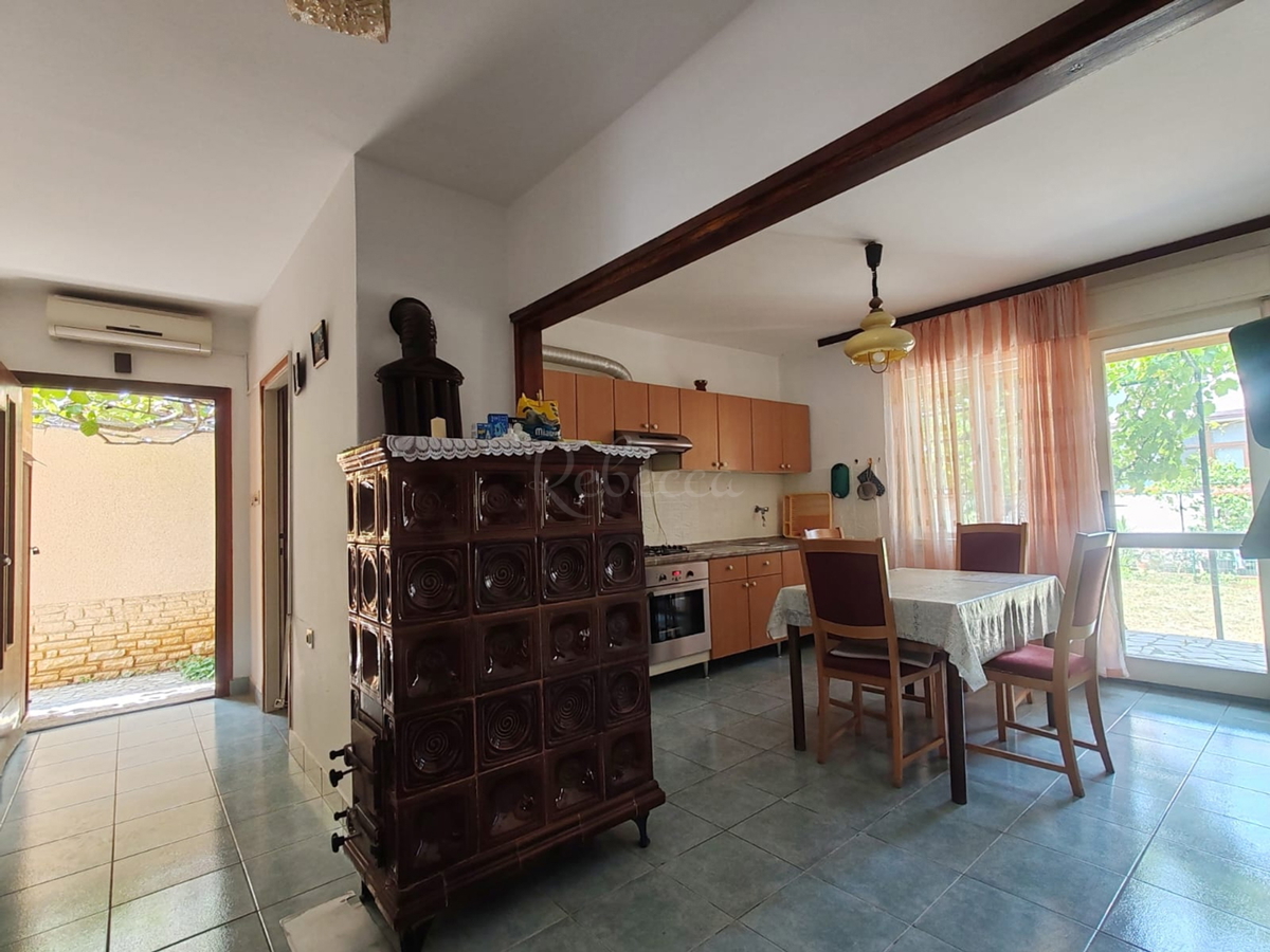 Štinjan, casa indipendente con 2 appartamenti e un ulteriore appartamento, a 970 m dal mare