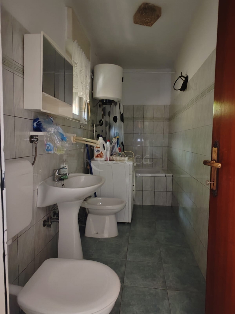 Štinjan, casa indipendente con 2 appartamenti e un ulteriore appartamento, a 970 m dal mare