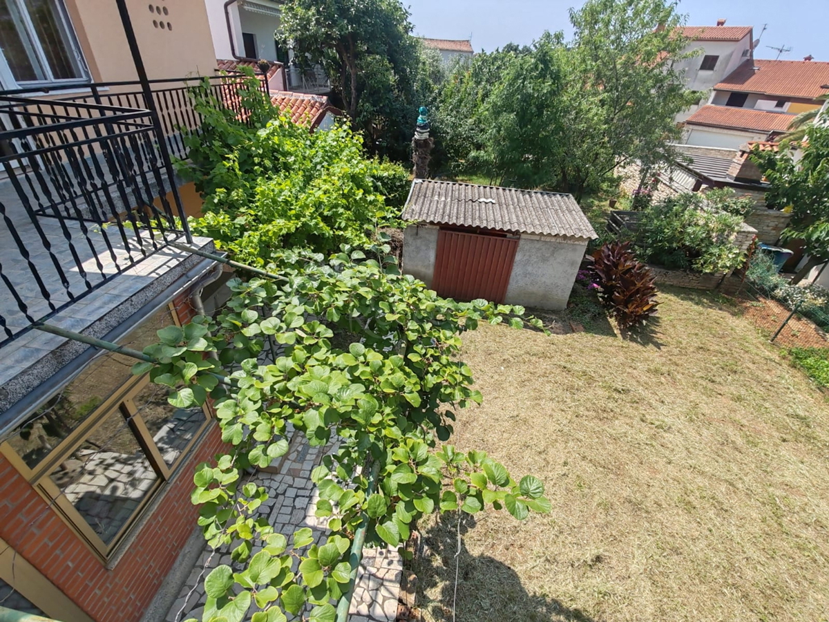 Štinjan, casa indipendente con 2 appartamenti e un ulteriore appartamento, a 970 m dal mare