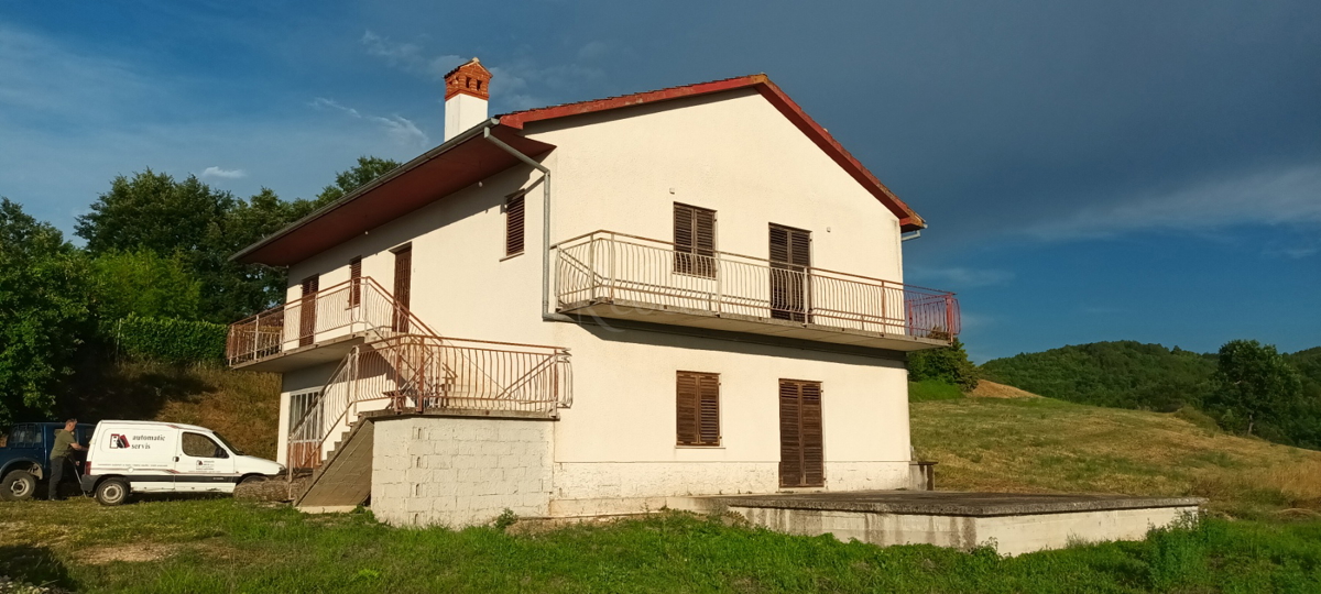 PAZIN, DINTORNI: CASA FAMIGLIARE, CANTIERE 2000 m2