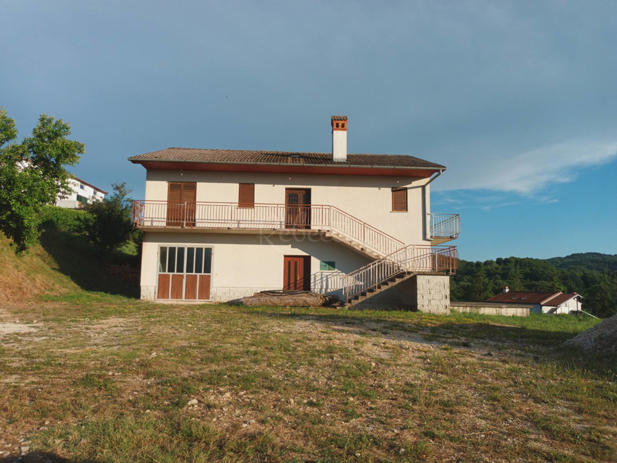 PAZIN, DINTORNI: CASA FAMIGLIARE, CANTIERE 2000 m2