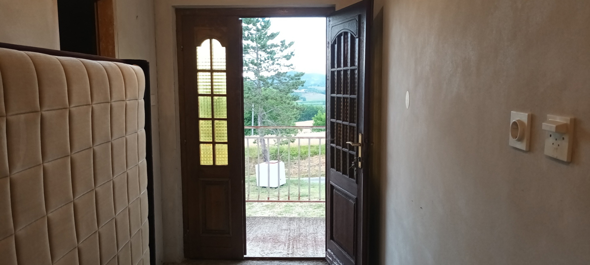 PAZIN, DINTORNI: CASA FAMIGLIARE, CANTIERE 2000 m2