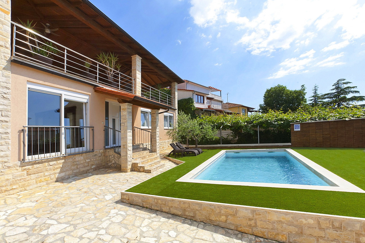 ISTRIA, PULA: VILLA DI LUSSO CON PISCINA E VISTA MARE