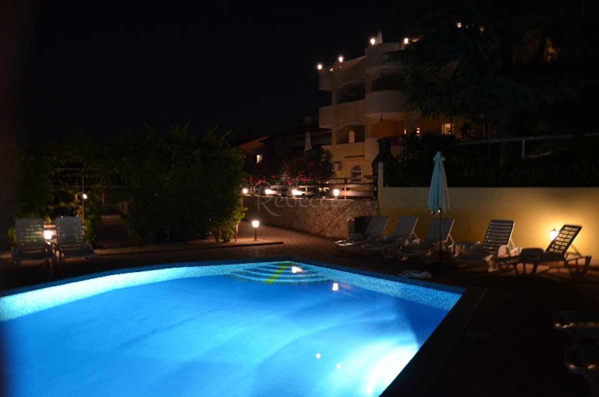CROAZIA - MEDULIN - CASA CON APPARTAMENTI E PISCINA, A 400 METRI DAL MARE