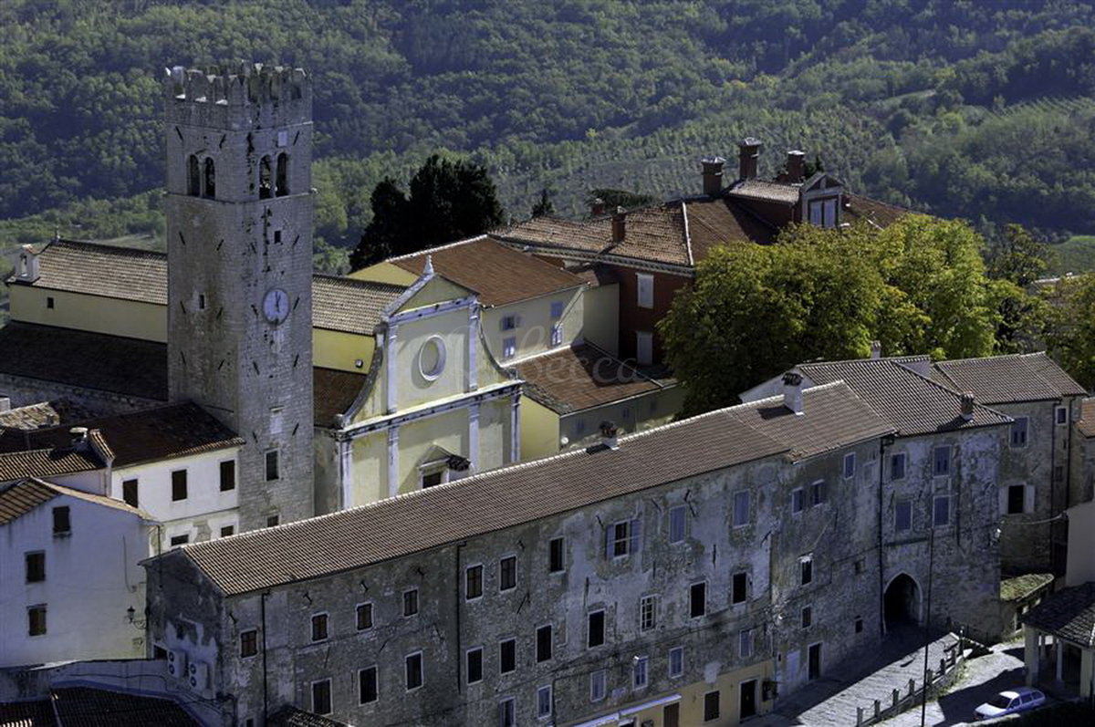 Montona, casa in pietra 550 m2