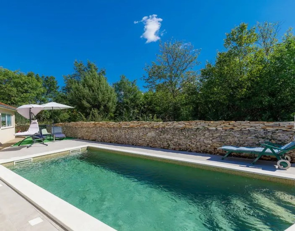 Dignano, dintorni, casa con piscina e giardino