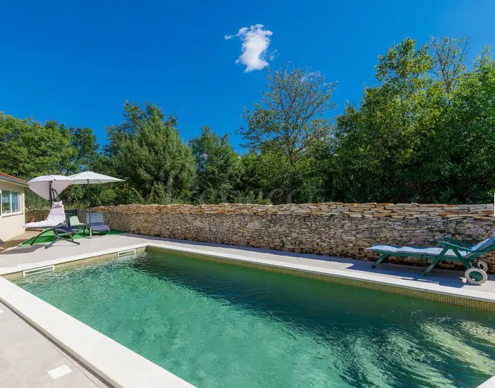 Dignano, dintorni, casa con piscina e giardino