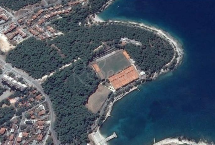 Appartamento al secondo piano, 130 m2, terrazzo, parcheggio, vicino al mare, Pola
