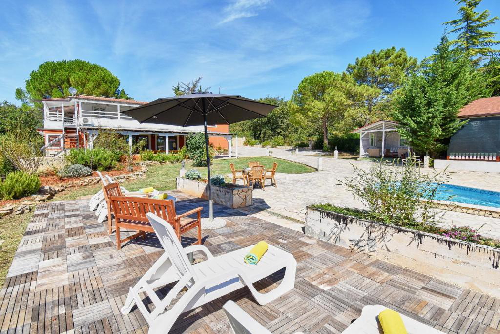 Umag, Investition, komplett möblierte Villa 375 m2, Hacienda, 3800 m2 Garten, großer Swimmingpool