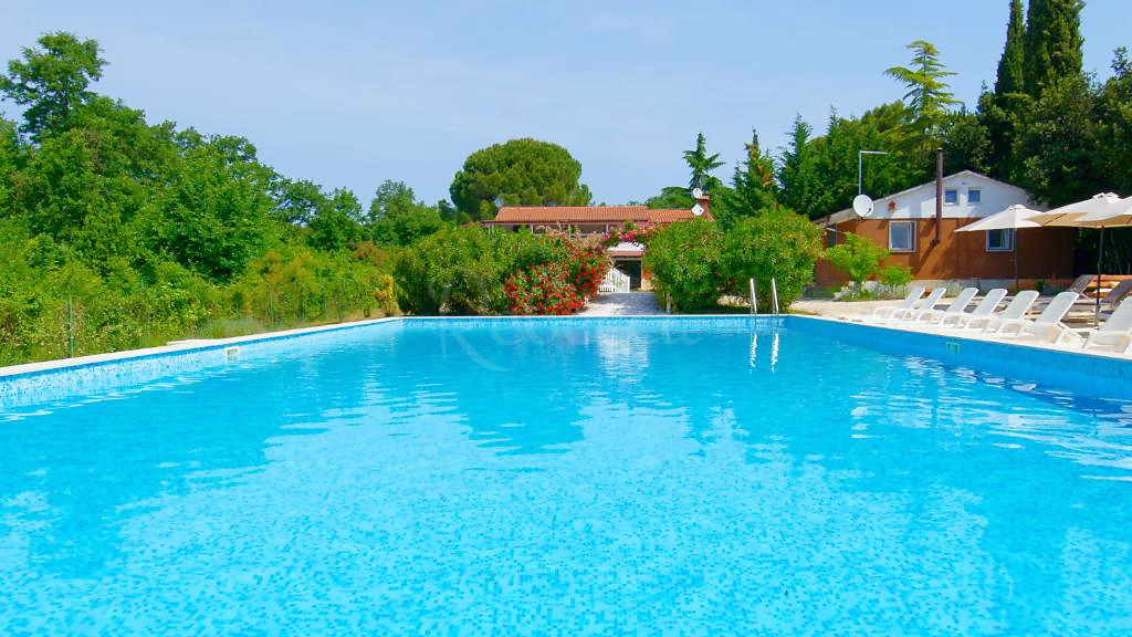 Umag, Investition, komplett möblierte Villa 375 m2, Hacienda, 3800 m2 Garten, großer Swimmingpool