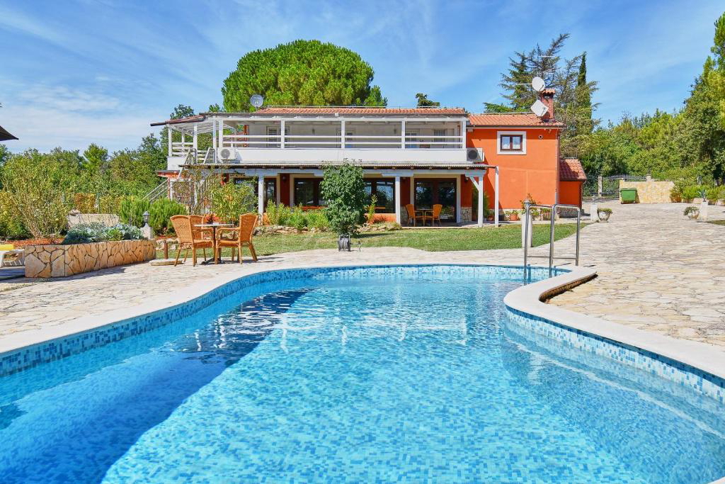 Umag, Investition, komplett möblierte Villa 375 m2, Hacienda, 3800 m2 Garten, großer Swimmingpool