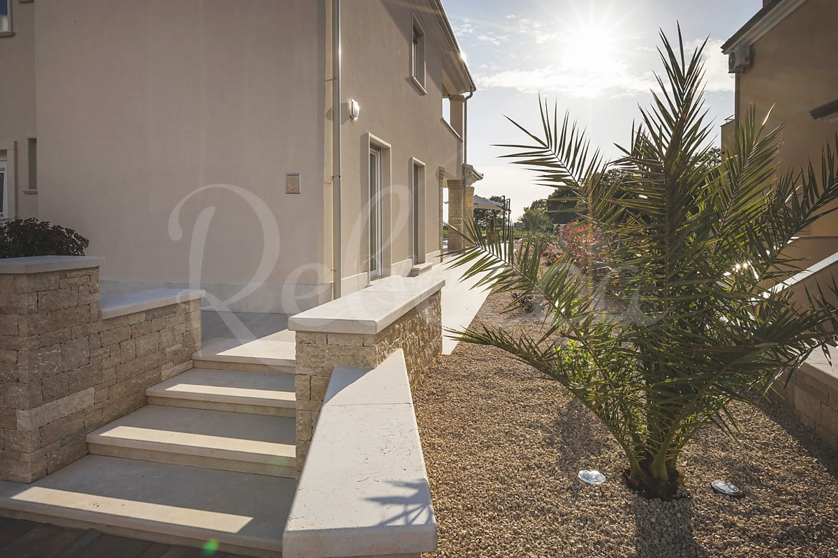 UMAGO, VILLA DOPPIA DI LUSSO CON PISCINA E VISTA MARE