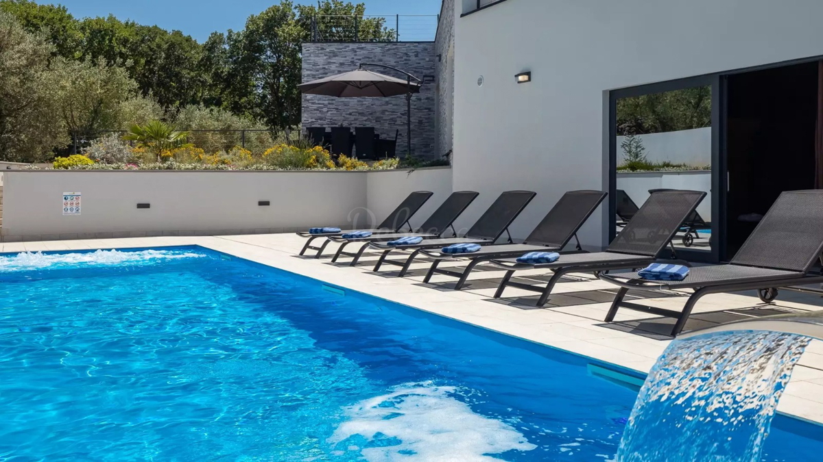 KRK, CASA DI LUSSO CON PISCINA E VISTA MARE