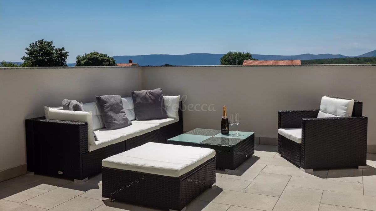 KRK, CASA DI LUSSO CON PISCINA E VISTA MARE