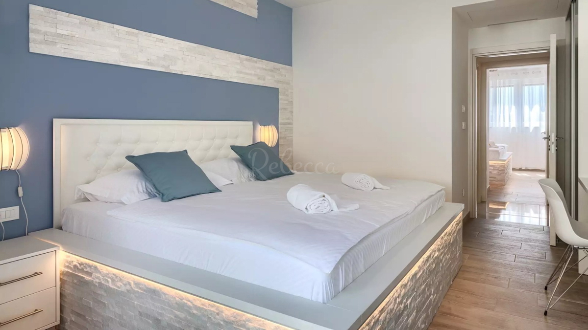 KRK, CASA DI LUSSO CON PISCINA E VISTA MARE