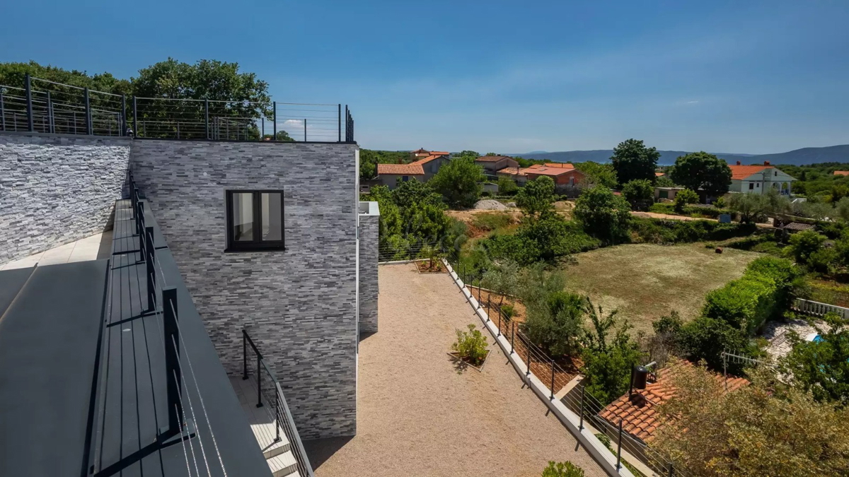 KRK, CASA DI LUSSO CON PISCINA E VISTA MARE
