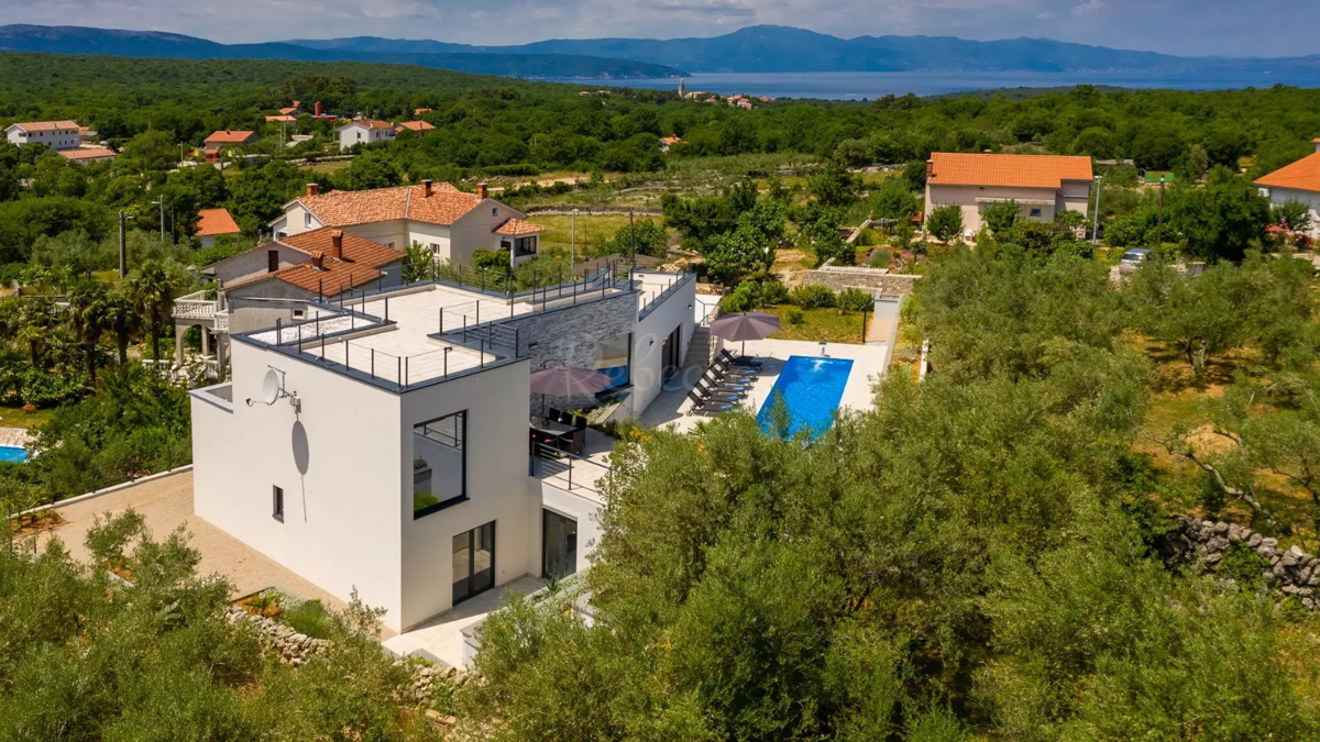 KRK, CASA DI LUSSO CON PISCINA E VISTA MARE