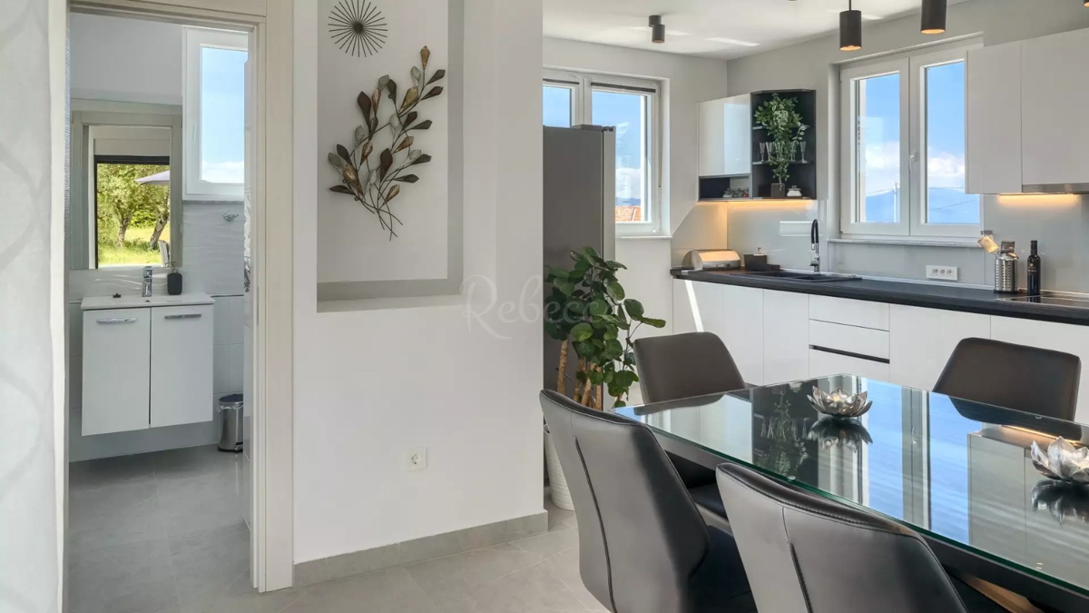 KRK, CASA DI LUSSO CON PISCINA E VISTA MARE