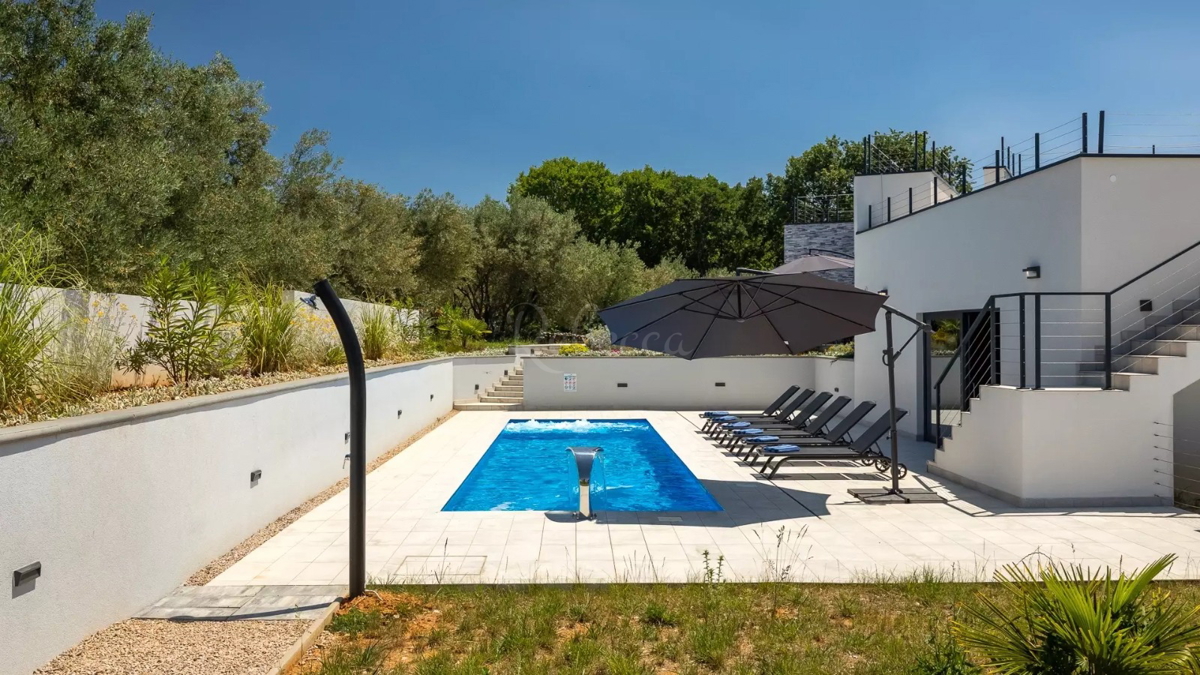 KRK, CASA DI LUSSO CON PISCINA E VISTA MARE