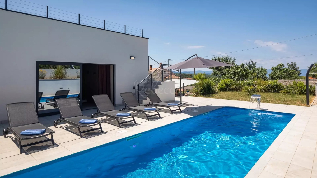 KRK, CASA DI LUSSO CON PISCINA E VISTA MARE
