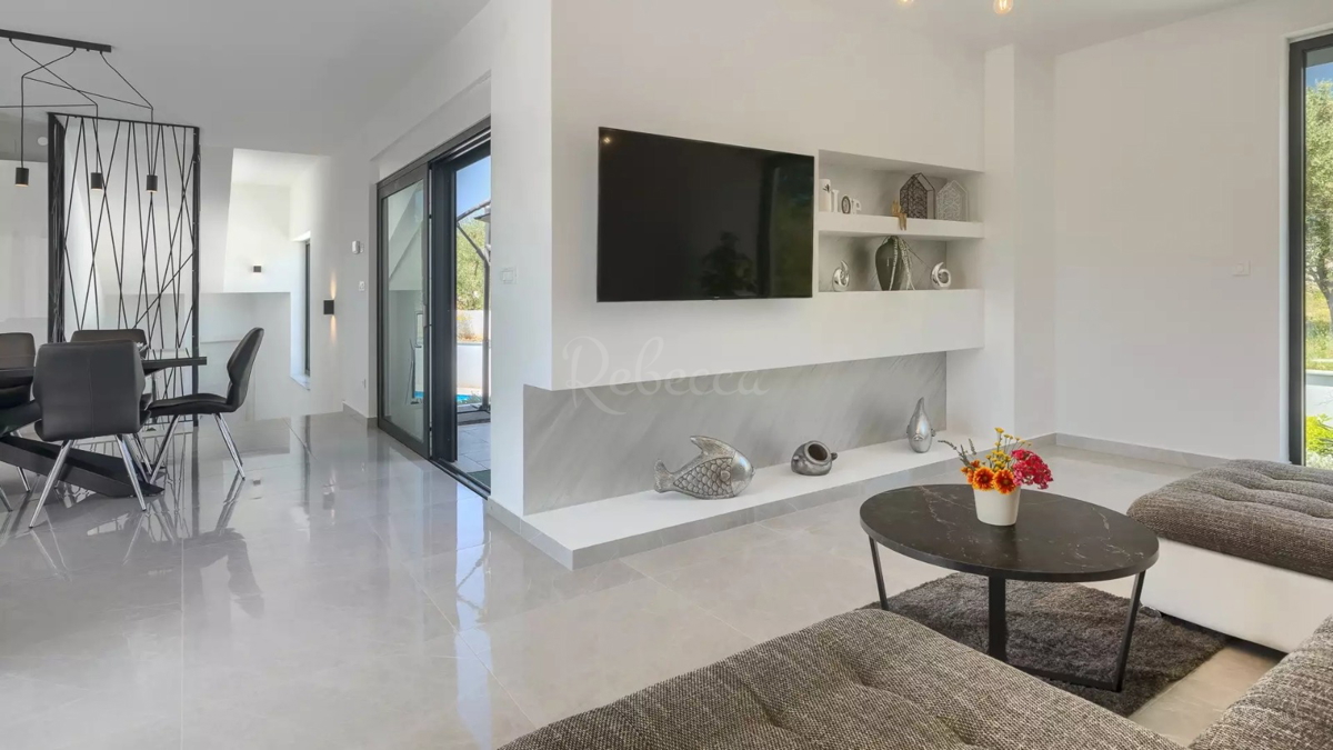 KRK, CASA DI LUSSO CON PISCINA E VISTA MARE