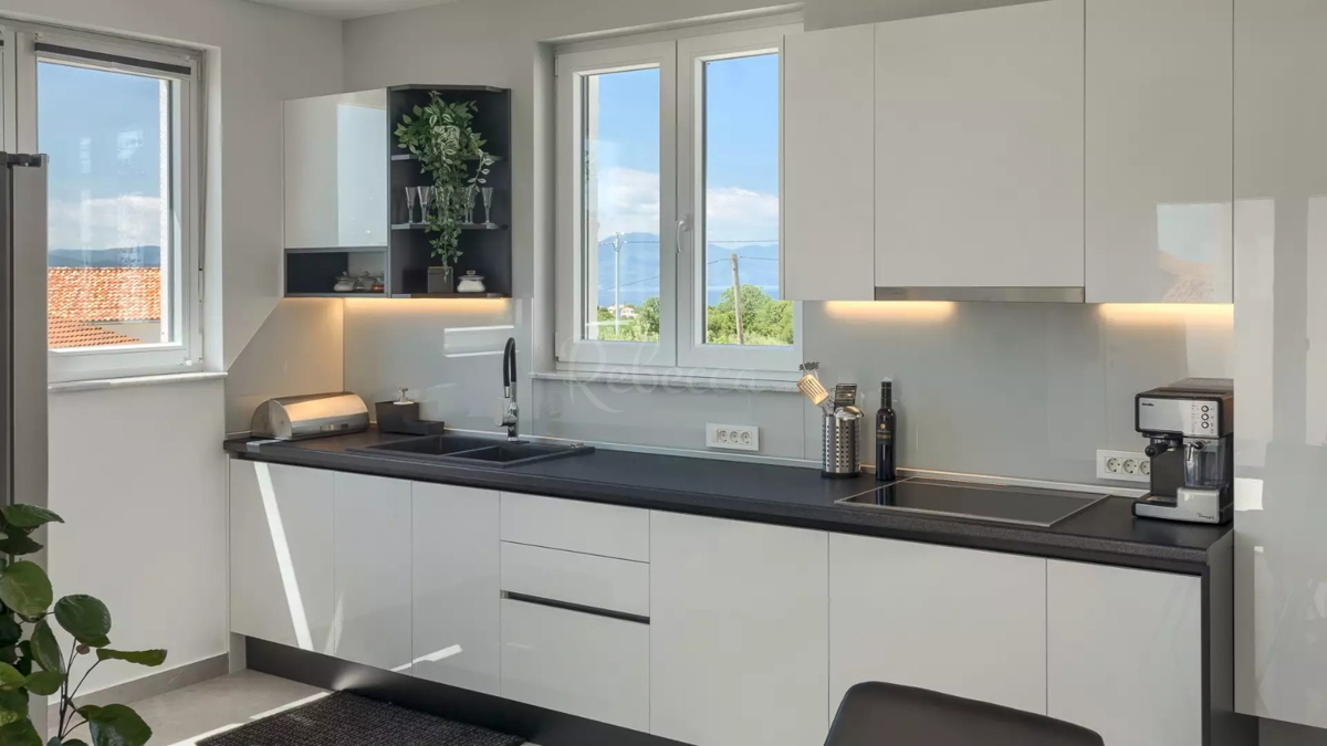 KRK, CASA DI LUSSO CON PISCINA E VISTA MARE