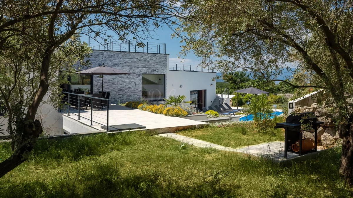 KRK, CASA DI LUSSO CON PISCINA E VISTA MARE
