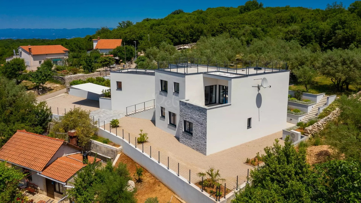 KRK, CASA DI LUSSO CON PISCINA E VISTA MARE