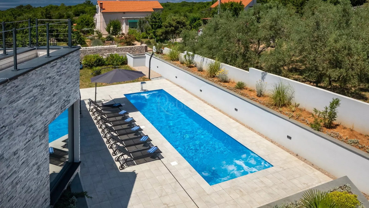 KRK, CASA DI LUSSO CON PISCINA E VISTA MARE