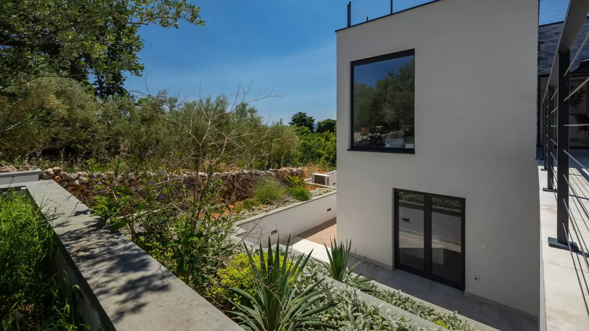 KRK, CASA DI LUSSO CON PISCINA E VISTA MARE