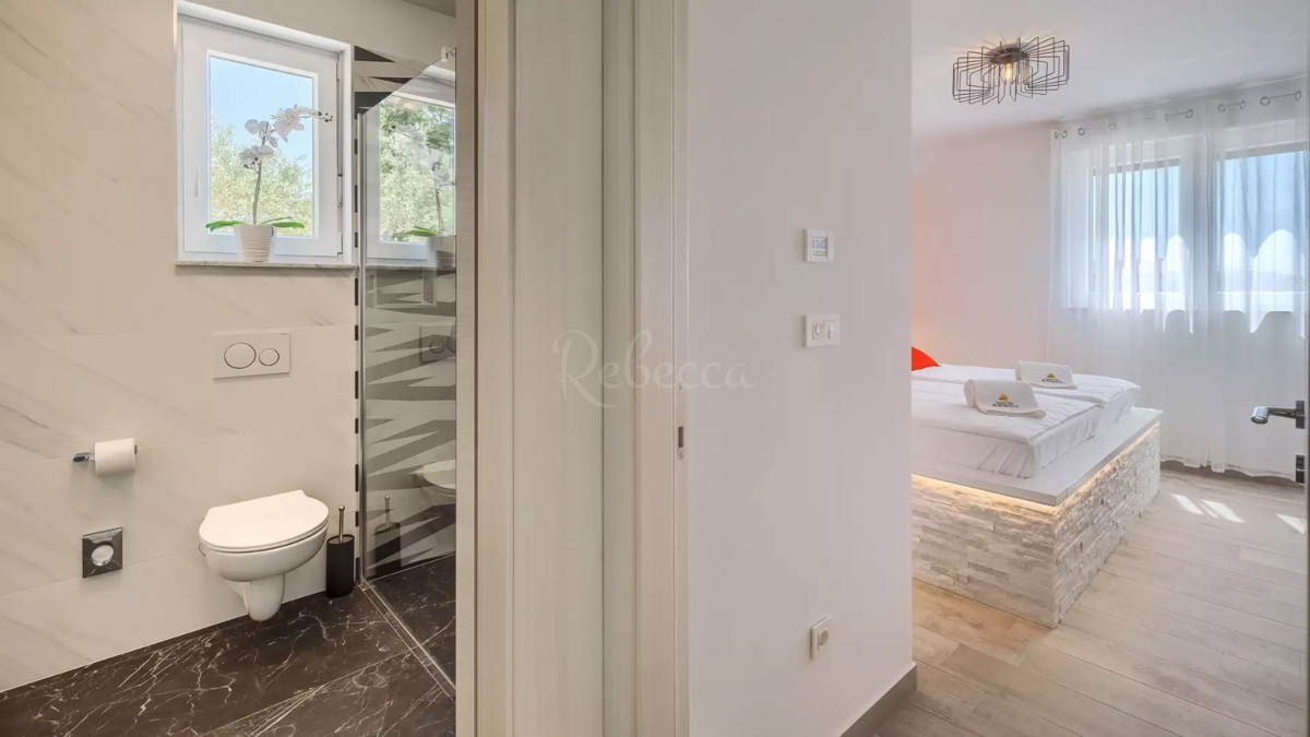 KRK, CASA DI LUSSO CON PISCINA E VISTA MARE