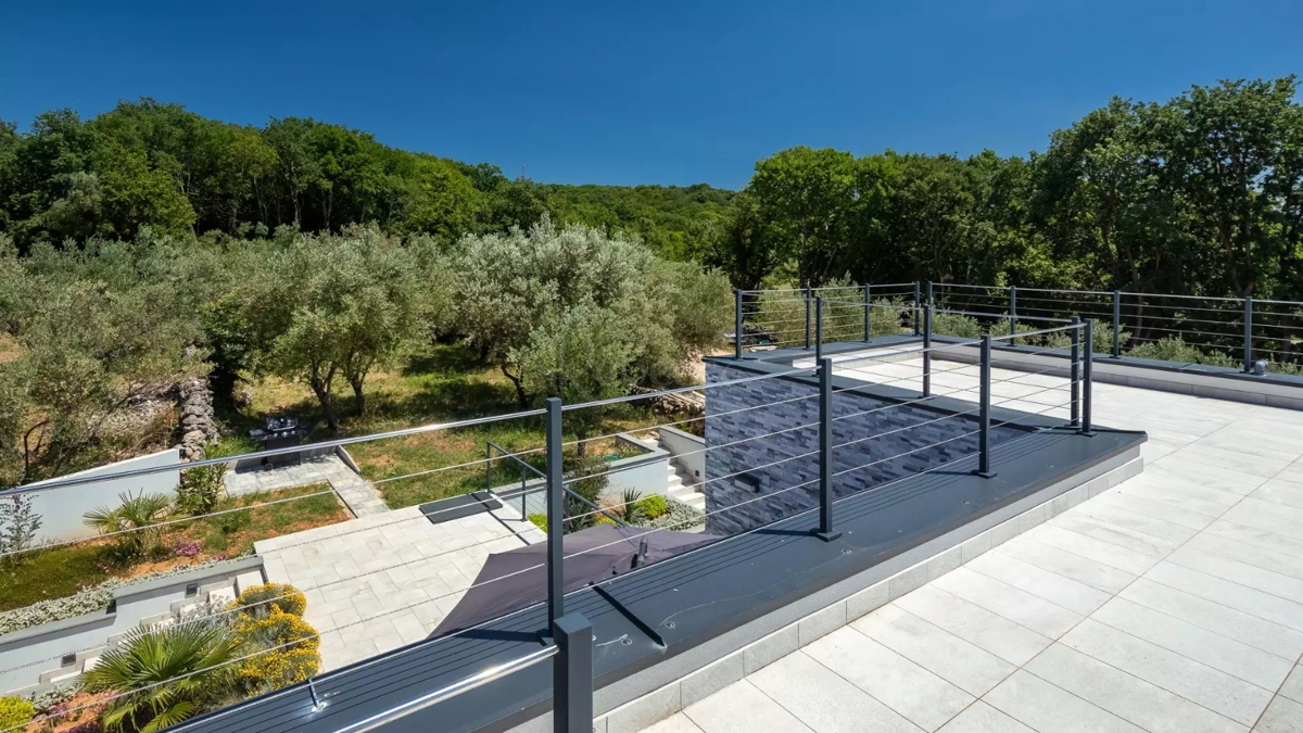 KRK, CASA DI LUSSO CON PISCINA E VISTA MARE
