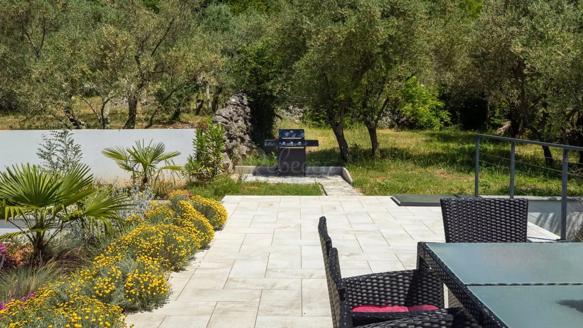 KRK, CASA DI LUSSO CON PISCINA E VISTA MARE