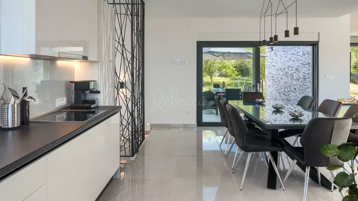 KRK, CASA DI LUSSO CON PISCINA E VISTA MARE