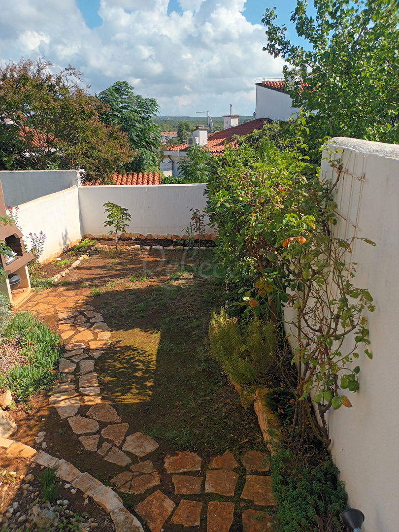 Appartamento con giardino, 1 camera, parcheggio, Brbariga