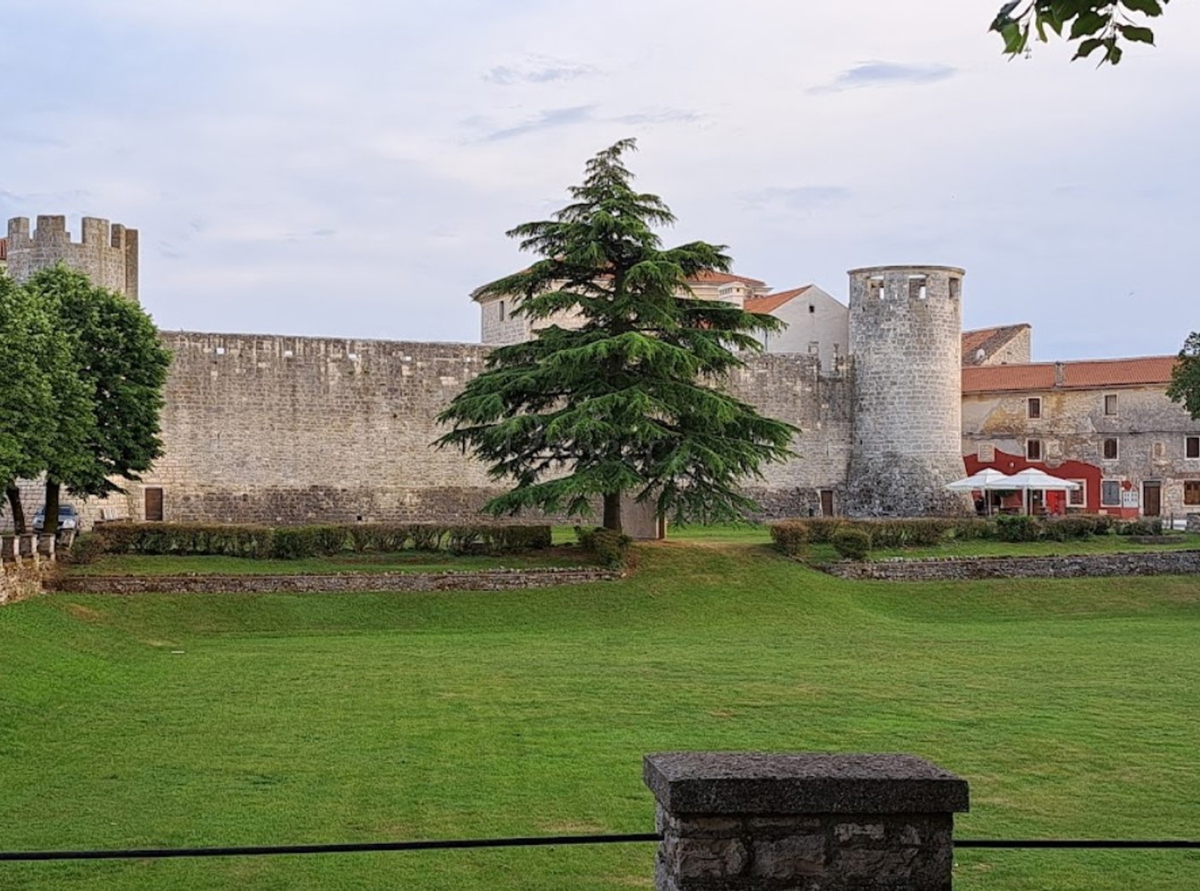 Istria, Sanvincenti, lussuosa villa in pietra con piscina, vista mare