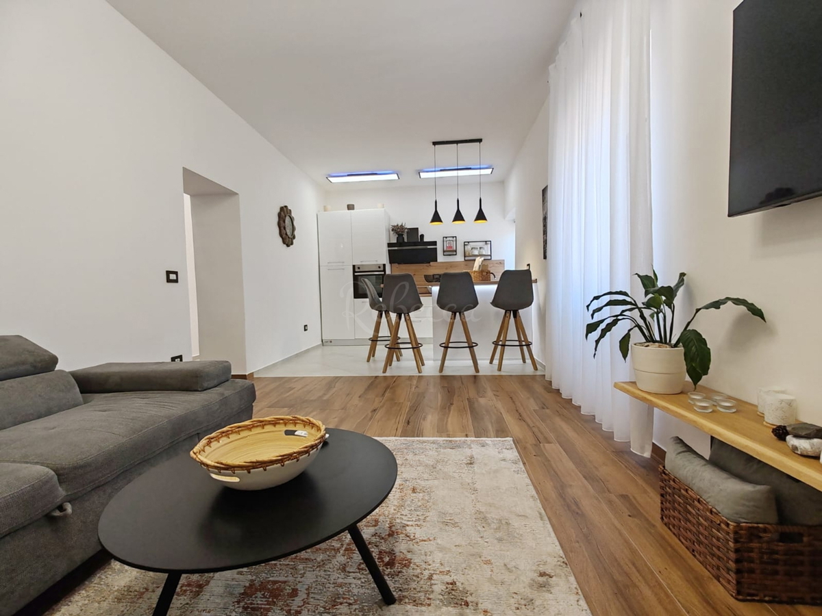 Moderno renovirano stan 62,5 m² u centru Pule, blizina Arene
