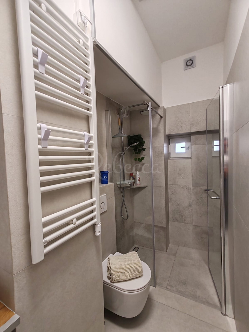 Moderno renovirano stan 62,5 m² u centru Pule, blizina Arene