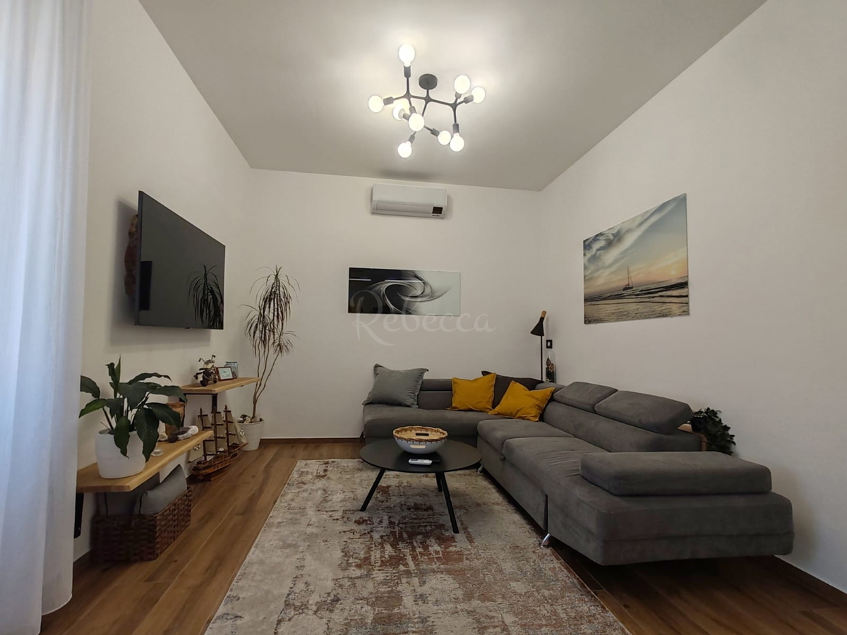 Moderno renovirano stan 62,5 m² u centru Pule, blizina Arene