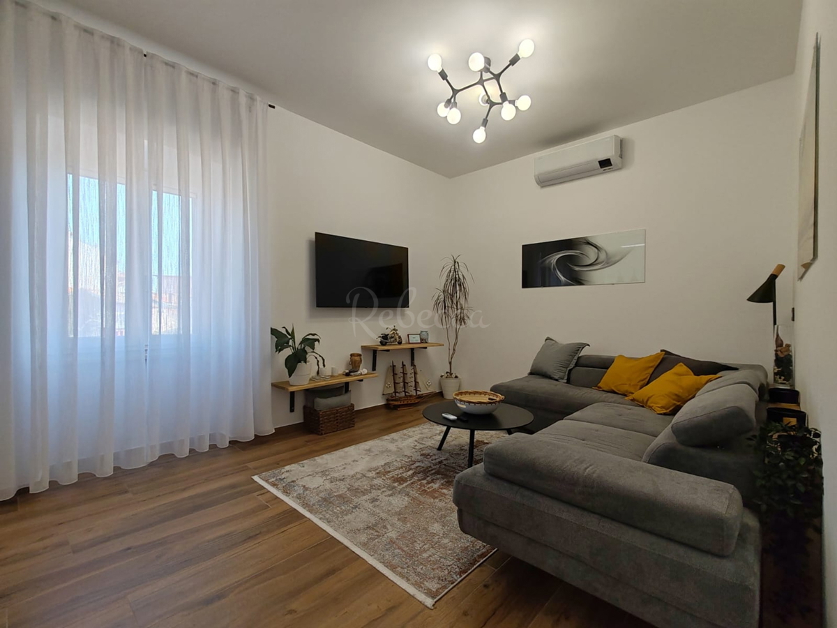 Moderno renovirano stan 62,5 m² u centru Pule, blizina Arene