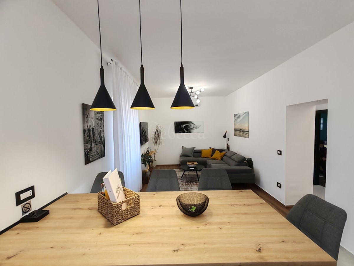 Moderno renovirano stan 62,5 m² u centru Pule, blizina Arene