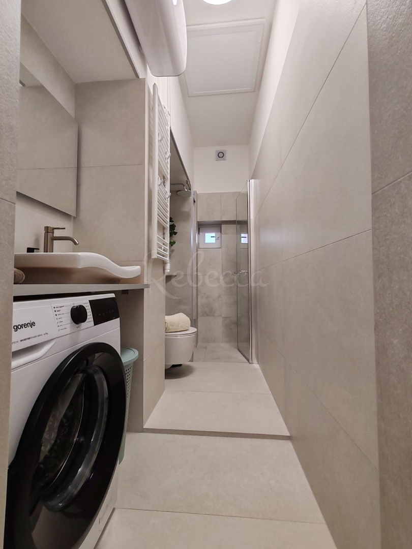 Moderno renovirano stan 62,5 m² u centru Pule, blizina Arene